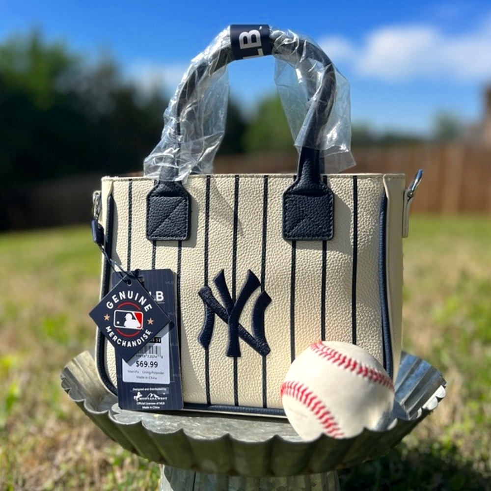 New York Yankees Striped Handbag W/ Crossbody Straps and Coin Purse